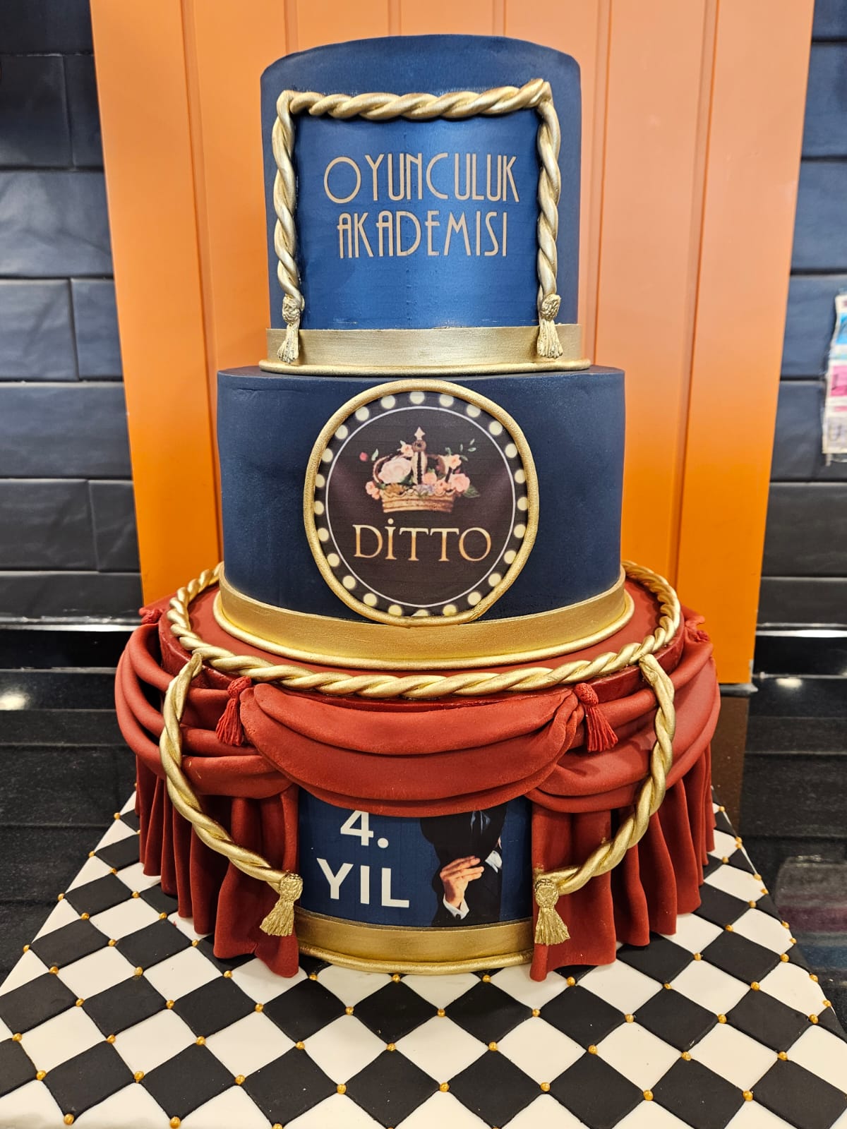 3 Katlı Oyunculuk Akademisi Temalı Pasta